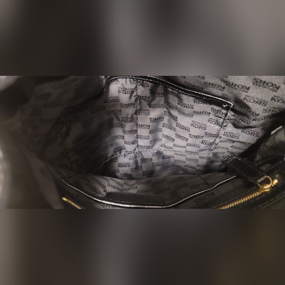 Michael Kors Black Patent Leather Shoulder  Bag - Picture 15 of 15